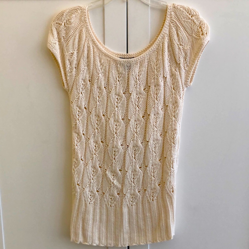 Madison Size M knit short sleeve sweater